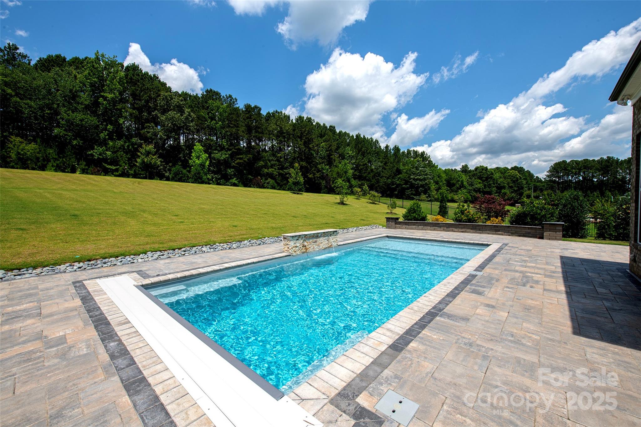 Cavesson - Residential