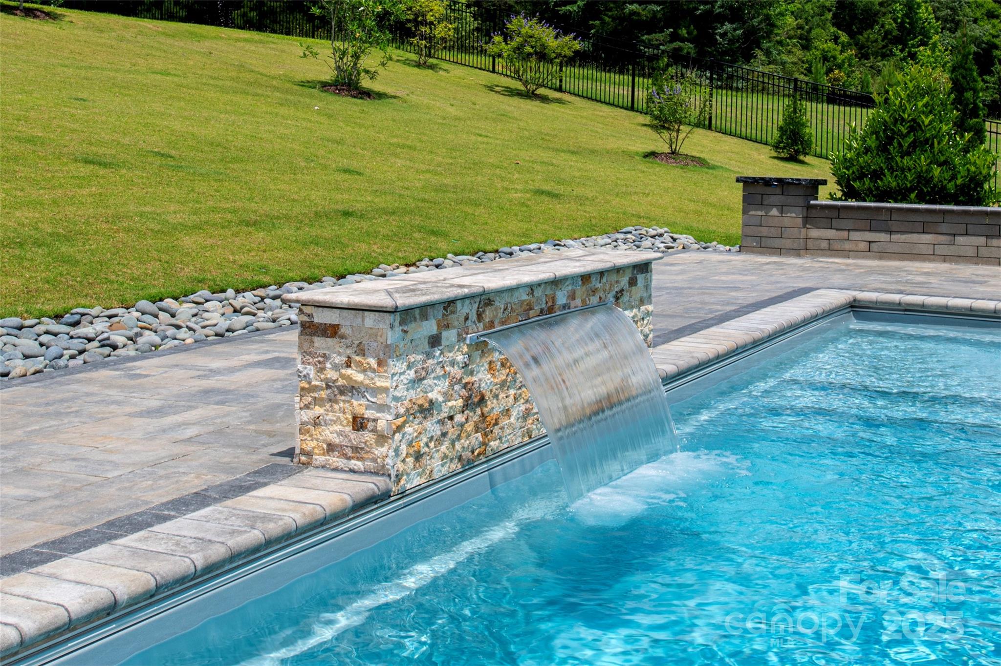 Cavesson - Residential