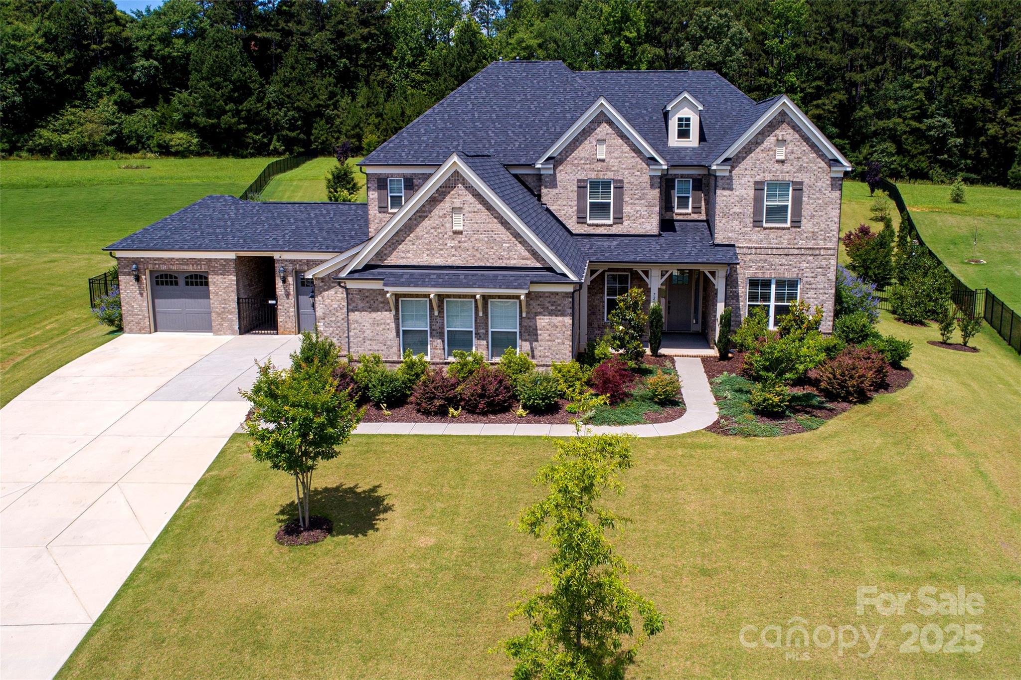 720 Cavesson Way