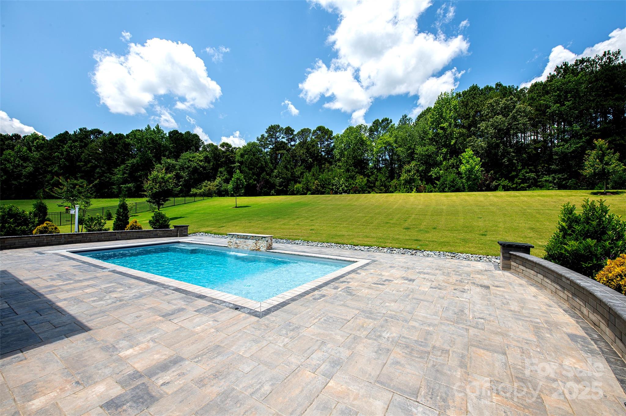 Cavesson - Residential