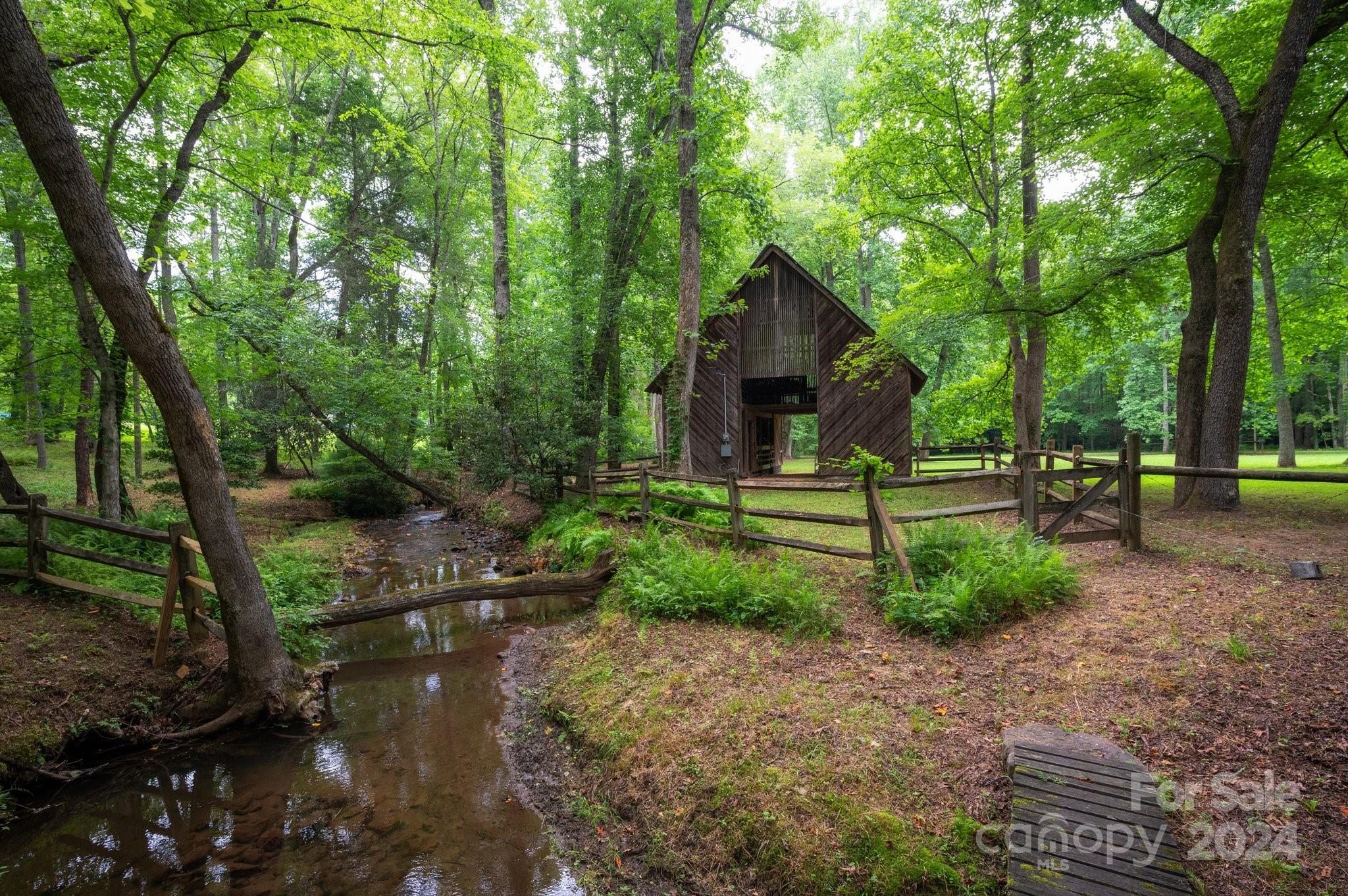 552 Avery Creek