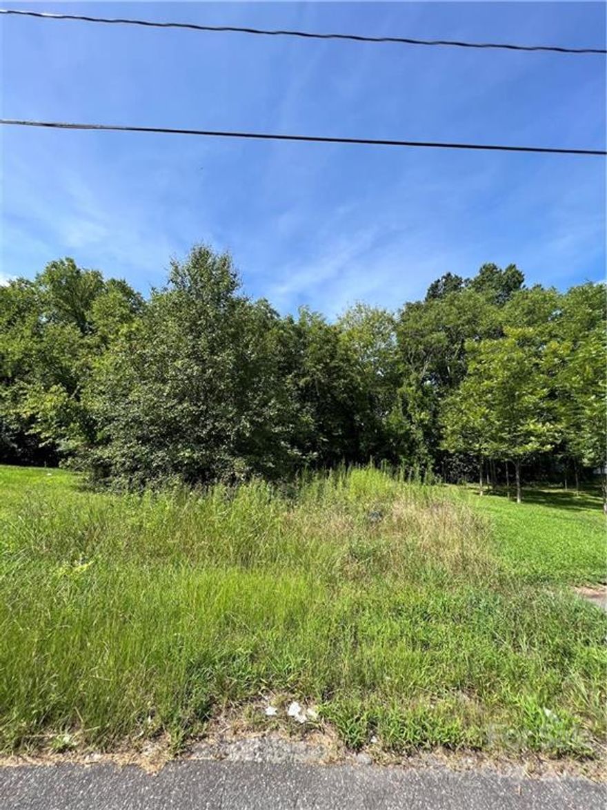Nice sized lot ready for a lovely starter home located near downtown Rock Hill, SC.