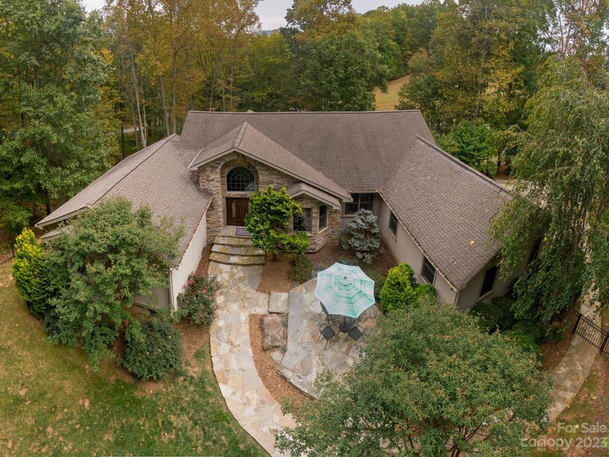 Located in the Cane Creek Valley, this home is completely updated. The Sellers removed a wall opening the new Chef's
kitchen with a 13.5 island, new appliances, double oven, quartz countertops and a top of the line induction cooktop to the
rest of the main living area. The large primary bedroom suite has an over size shower and soaker tub. All of the
bathrooms have quartz or granite counters. In the lower level there is a family room, bedroom with full bath, a half bath and
bonus/flex room. The Sellers added a full kitchen. The family room opens to a patio. There is a covered and open deck off
the main living area and off the primary bedroom. The yard is partially fenced for pets. The development is surrounded by
horse country.