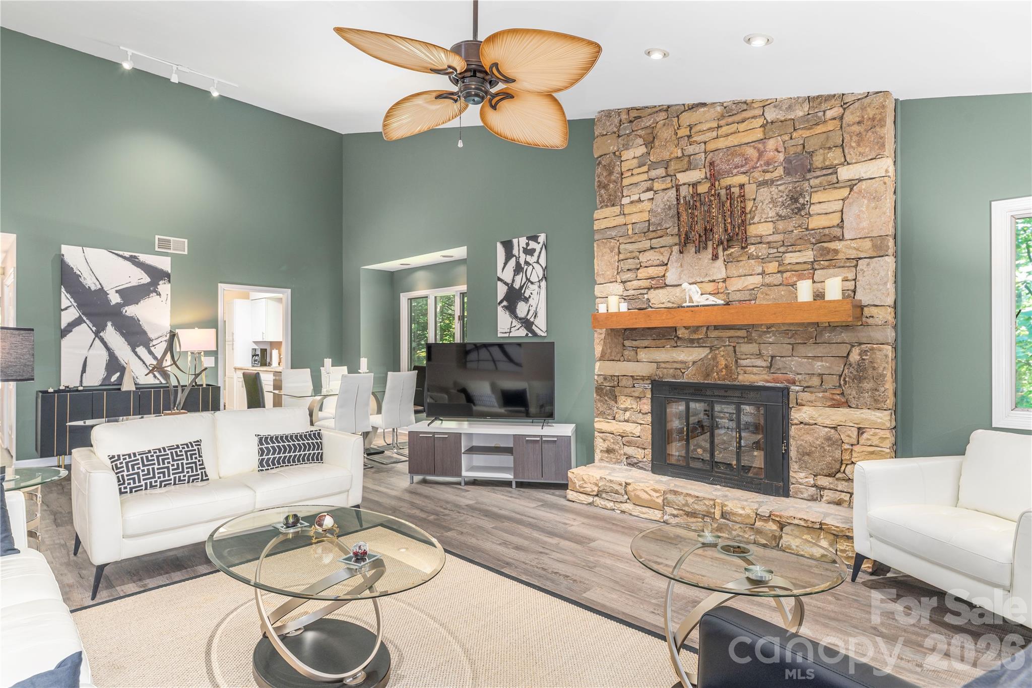204 Live Oak Lane