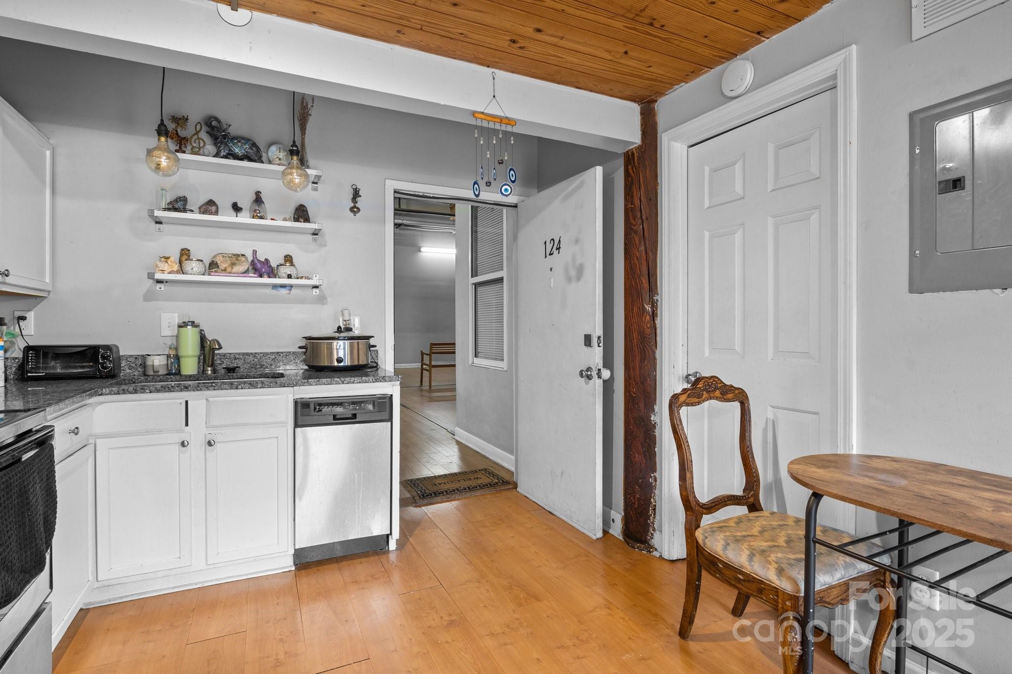 201 Hoskins Road S 124