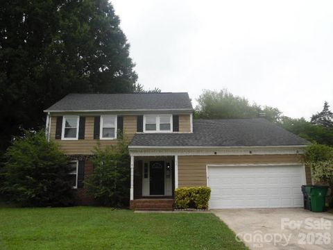 Photo of 6311 Coach Hill Lane, Charlotte, NC 28212 (MLS # 4398478)