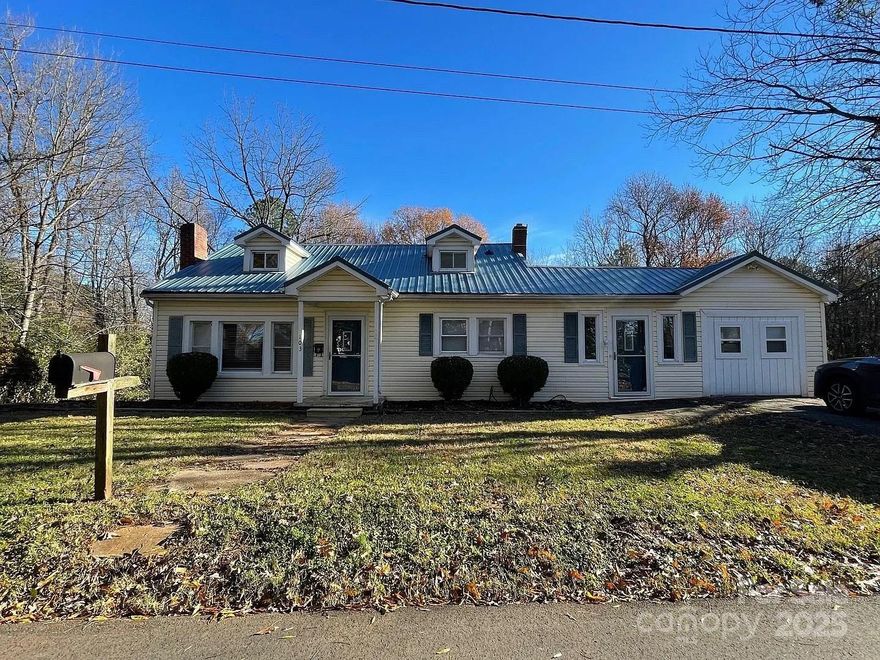 Wonderful single family home close to Catawba Two Kings Casino on a half acre lot. Vacant and ready to show! Discover this solid single-family residence offering excellent potential in a growing area of Kings Mountain. Situated on a generous 0.55-acre lot, this 1963-built home provides 1,742 sq ft of living space with 3 bedrooms and 1 full bath—perfect for first-time buyers, investors, or those seeking room to expand and personalize. The property features a functional layout with ample bedroom sizes, a spacious kitchen, and comfortable common spaces. Enjoy the benefits of a large yard ideal for outdoor activities, gardening, or future additions. Conveniently located close to the exciting Catawba Two Kings Casino, this home offers easy access to entertainment, dining, shopping, and major highways for commuting to Charlotte, Gastonia, or Shelby.