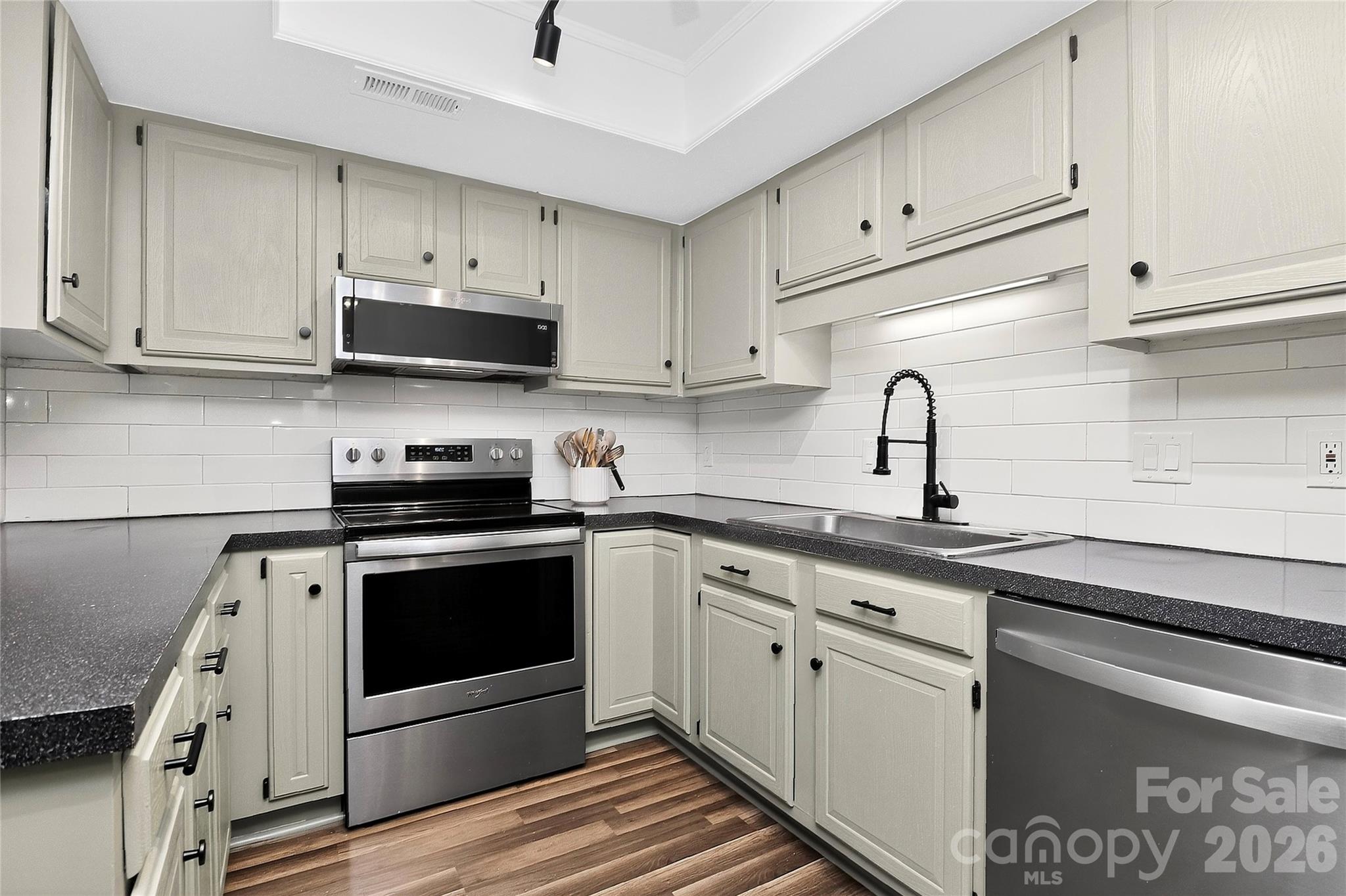 Renaissance On Carmel - Residential