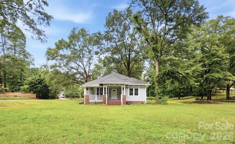 Photo of 606 Townsend Avenue, Gastonia, NC 28052 (MLS # 4396670)