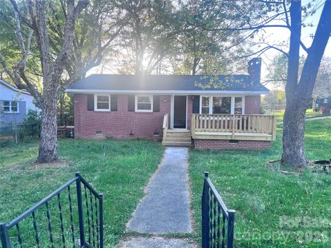 Photo of 400 Chatham Avenue, Gaffney, SC 29340 (MLS # 4365144)