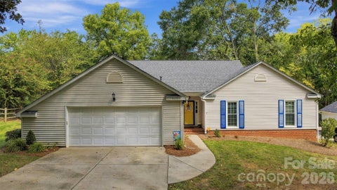 Photo of 4701 Dawnridge Drive, Charlotte, NC 28226 (MLS # 4426903)