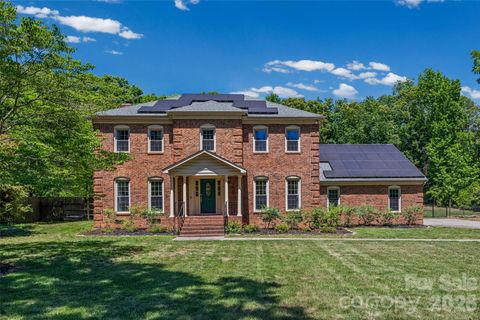 Photo of 2115 E Providence Drive, Charlotte, NC 28270 (MLS # 4384021)