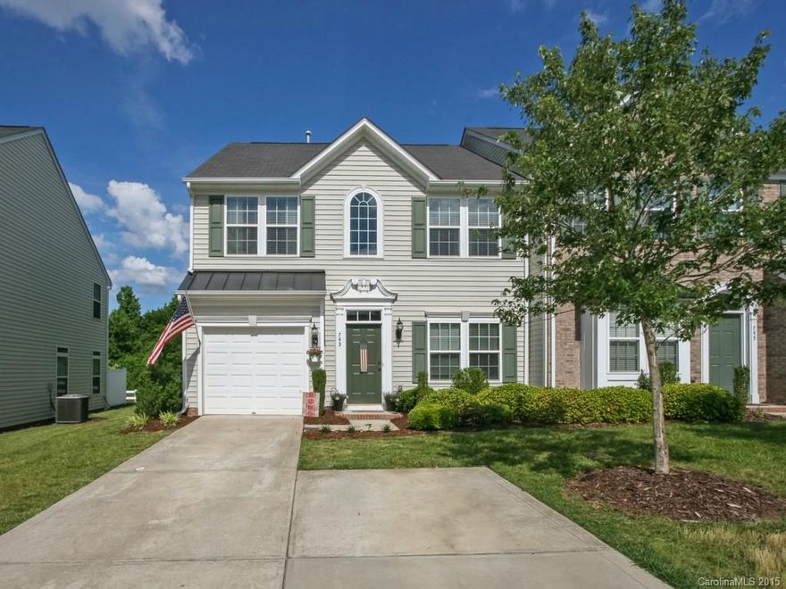 Lovely end unit Townhome, beautifully maintained formal dining room, Eat in Kitchen,  Large master bedroom, with two walk in closets, Ceramic tile in baths, carpet like new & freshly painted. New dishwasher, and A/C upstairs  Fort Mill Schools.  Home Warranty Include.
HOA includes yard maintenence, irrigation, exterior insurance, garbage pick-up