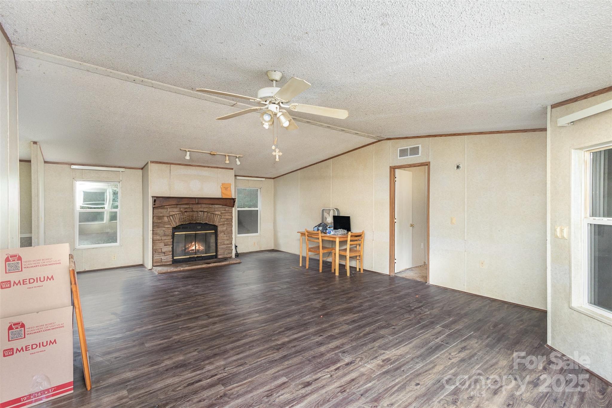 811 Acclaim Drive