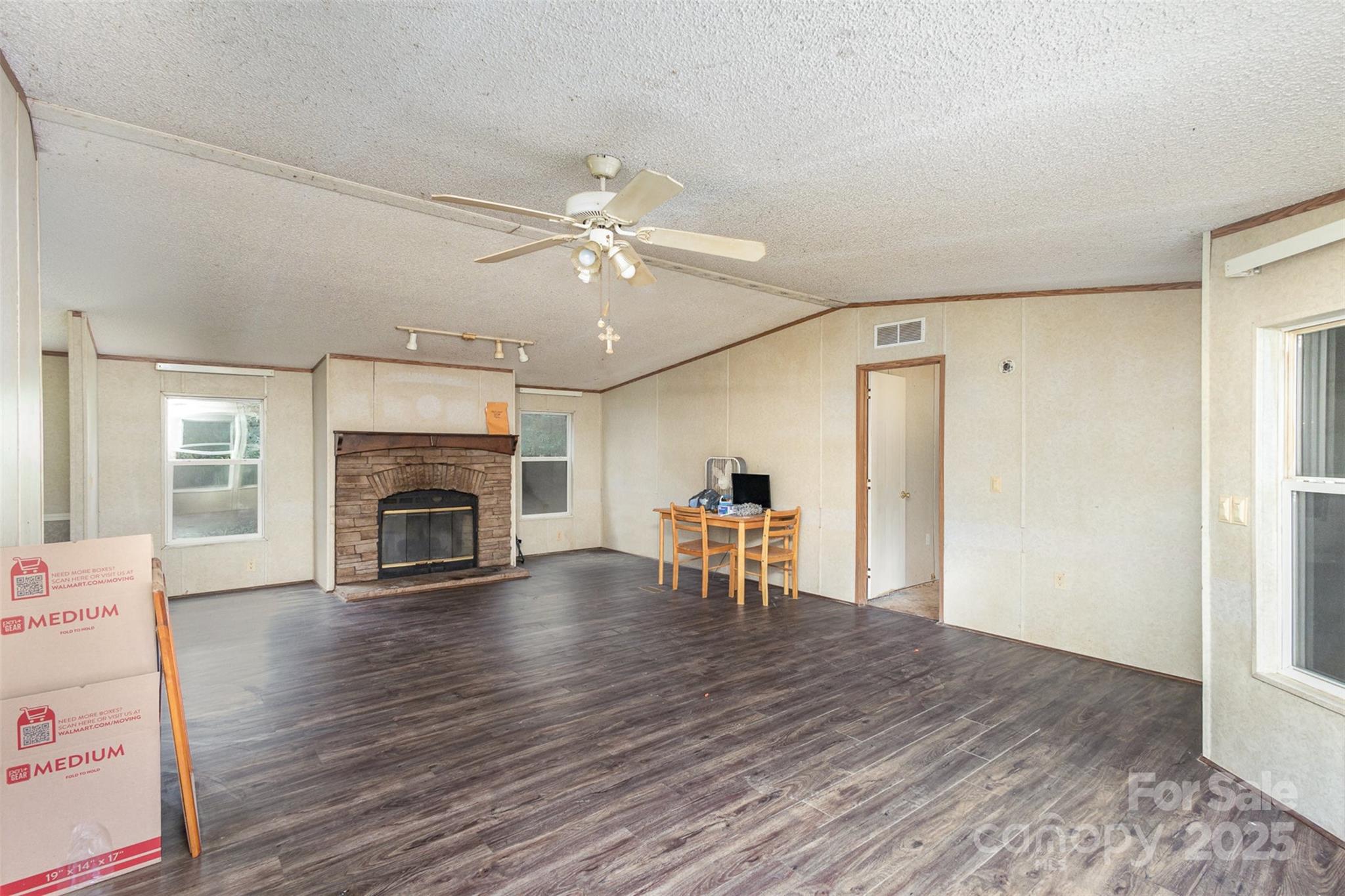 811 Acclaim Drive