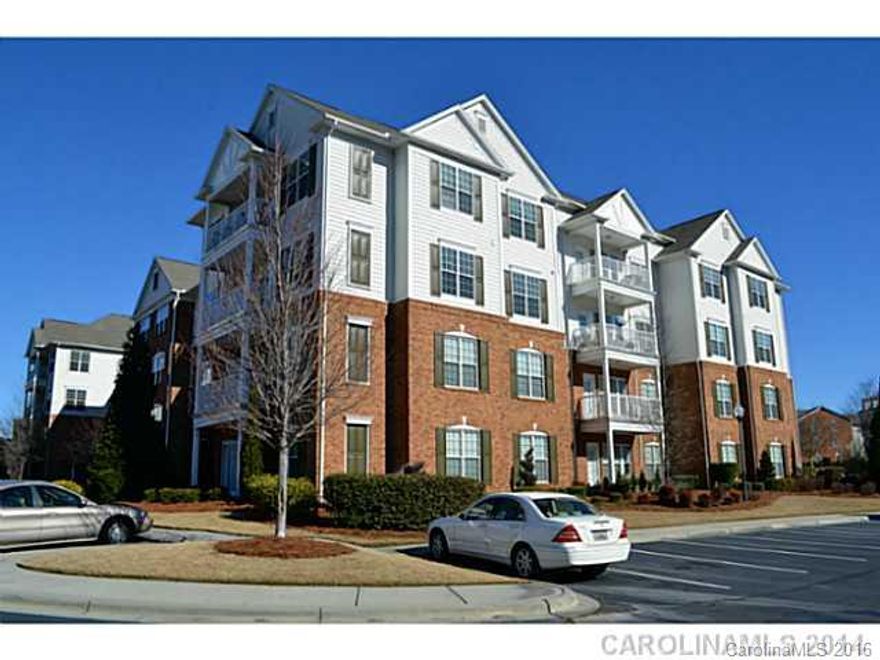 Immaculate Bell Vista condo in Ballantyne! Beautiful hardwoods flow throughout main living space, spacious layout with luminous windows and cozy fireplace, open kitchen with sleek granite counter tops! Gated community is walking distance to shopping, restaurants, movie theater! Must see!