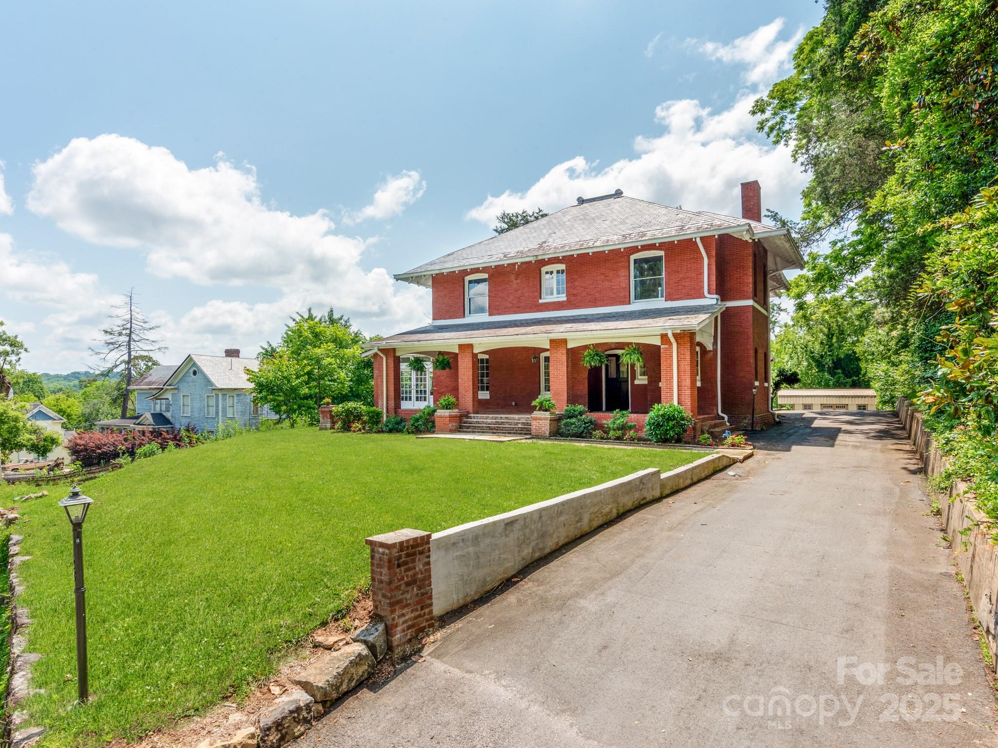 128 W End Street