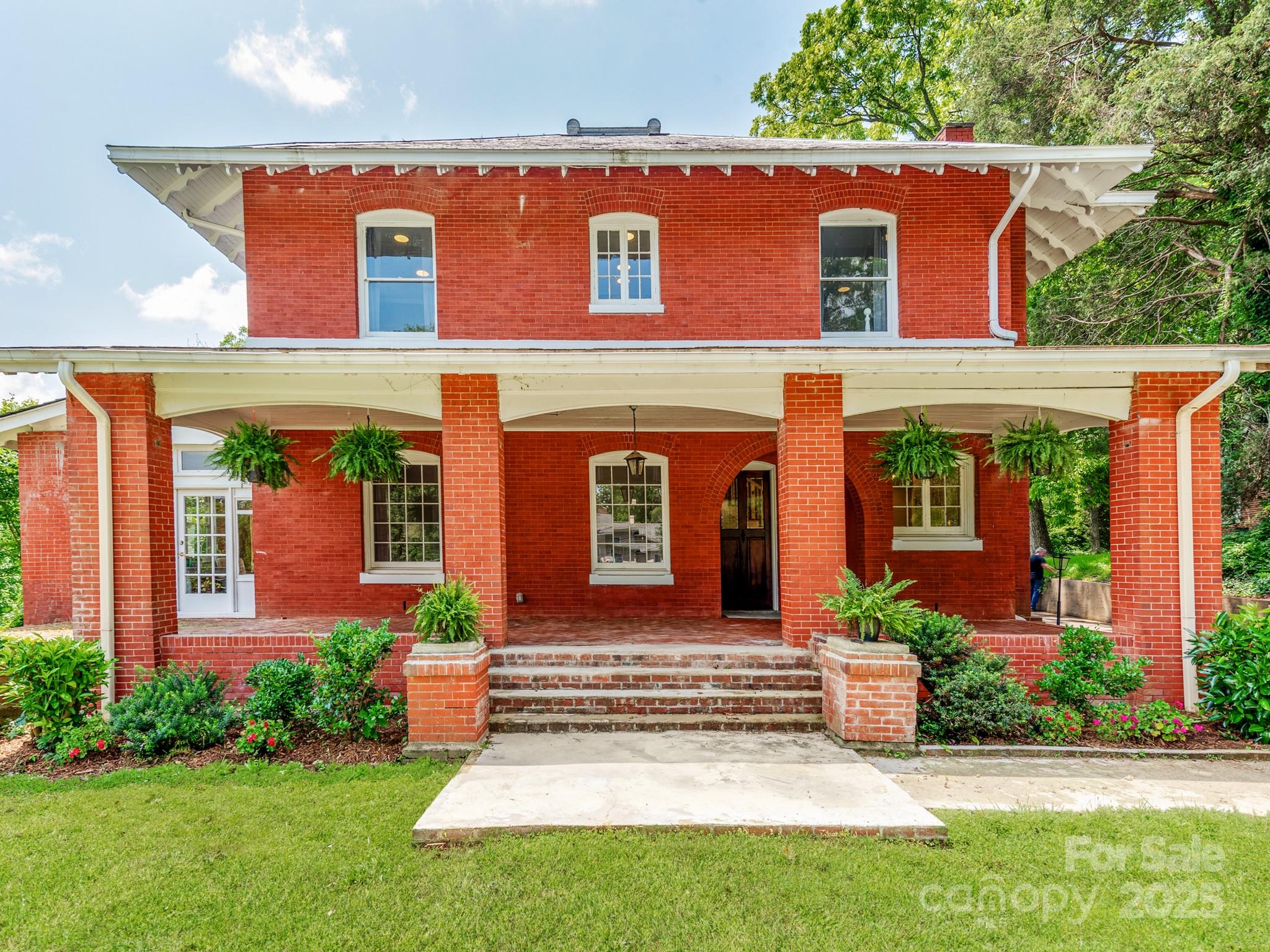 128 W End Street
