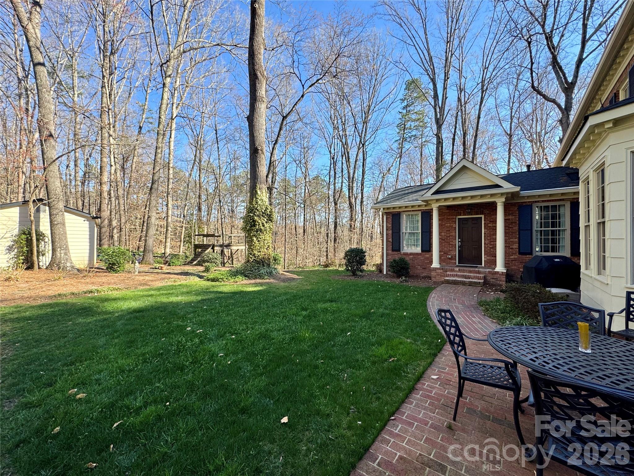 524 Windsor Place NE