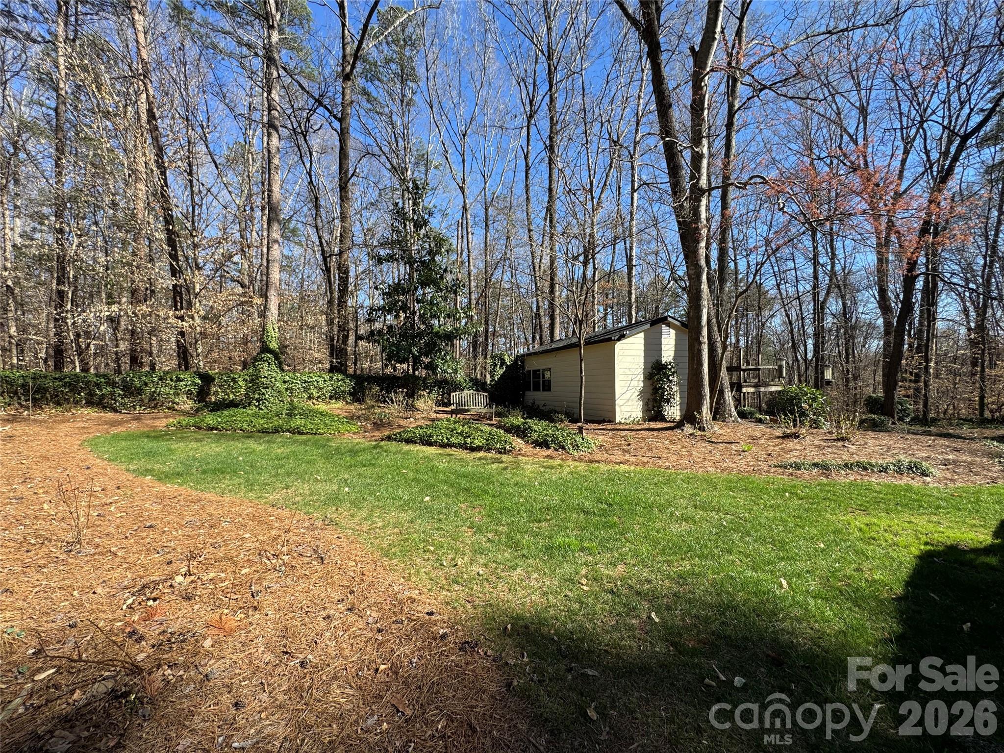 524 Windsor Place NE