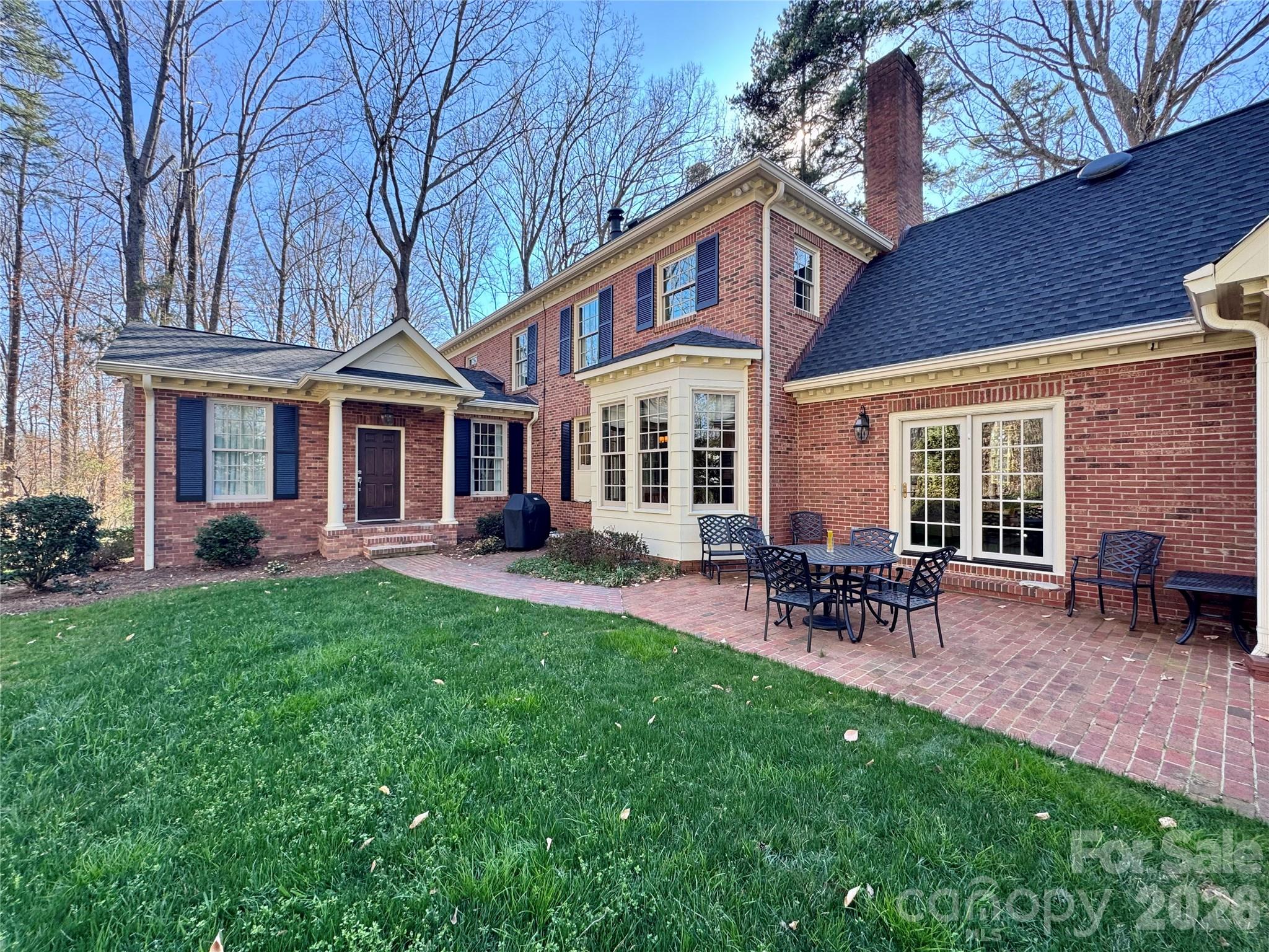 524 Windsor Place NE