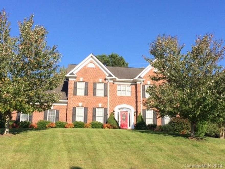 4Br Brick Home in River Bend! Lakefront community offers a clubhouse, swimming pool & lake access. Convenient location just off 321 in Granite Falls w/short drive to Hickory and Blowing Rock. Formal dining room, Den and Living room, Gas log fireplace, Spacious Kitchen w/large breakfast area, main floor half bath, Laundry room w/sink, Large master suite w/additional sitting area and walk-in closets, Jack & Jill bath w/double sink vanity, Lovely back deck, Double Garage, spacious driveway.