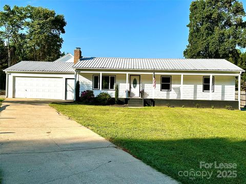 2054 Hickory Hills Drive Denver NC 28037