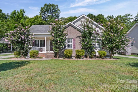 Photo of 414 E East Village Drive, Monroe, NC 28112 (MLS # 4406542)