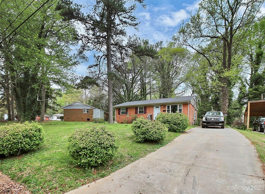 Seller offering $5,000 credit with viable offers!!!!   

Affordable and cozy three bedroom home under 300k.   Come enjoy the beautiful western side of Charlotte, in Enderly Park.  Less than 3 miles from uptown, seconds away from the Martin Luther King Jr. Park, and less than 5 minutes from shopping and dining, this home is ready for new owners to enjoy everything it has to offer.  New Roof in 2022, sold as-is.
