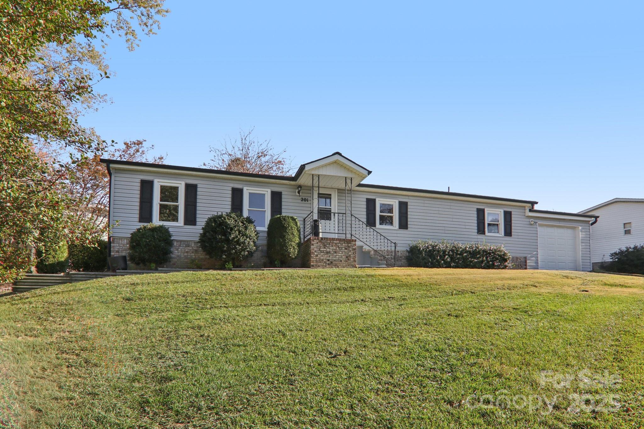 201 Cranbrook Circle