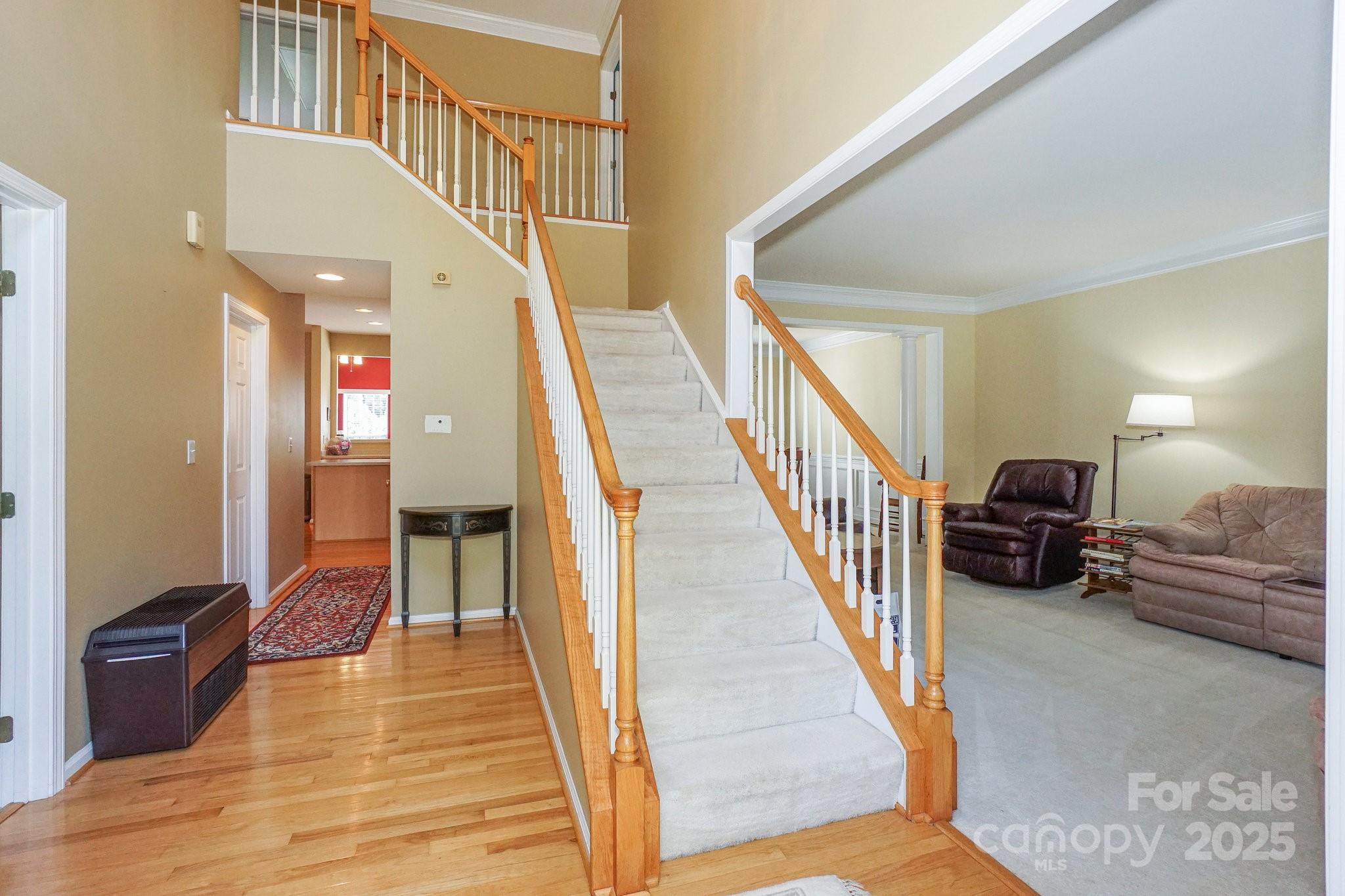 6873 Lakecrest Court