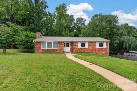 Photo of 7 Mountainbrook Road, Asheville, NC 28805 (MLS # 4418468)