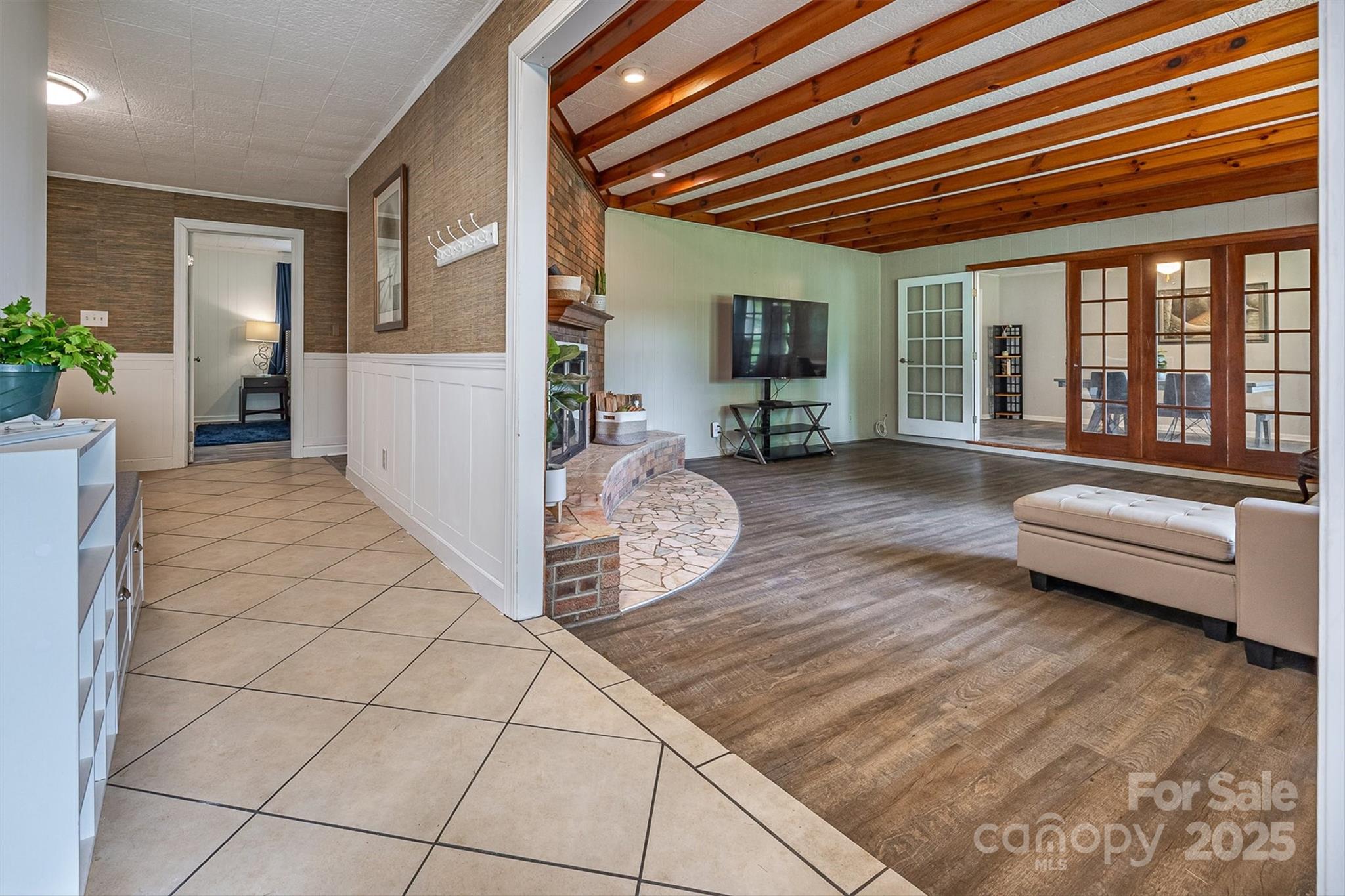 2176 Tomlinson Loop