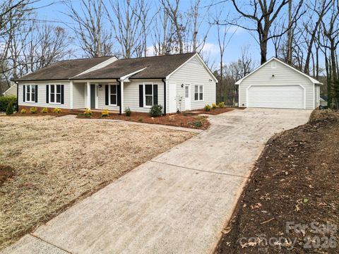 Photo of 8207 Schooner Lane, Charlotte, NC 28270 (MLS # 4347385)