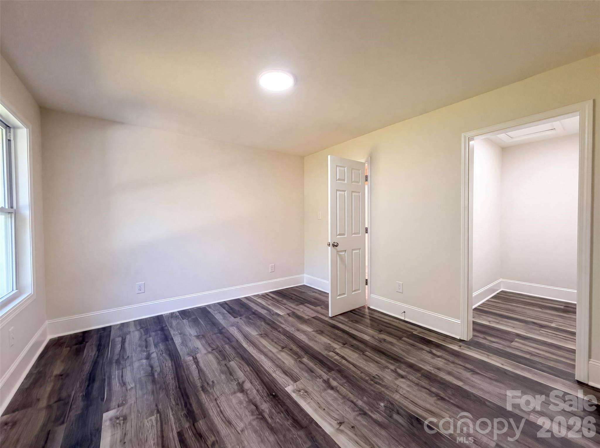 502 Live Oaks Court