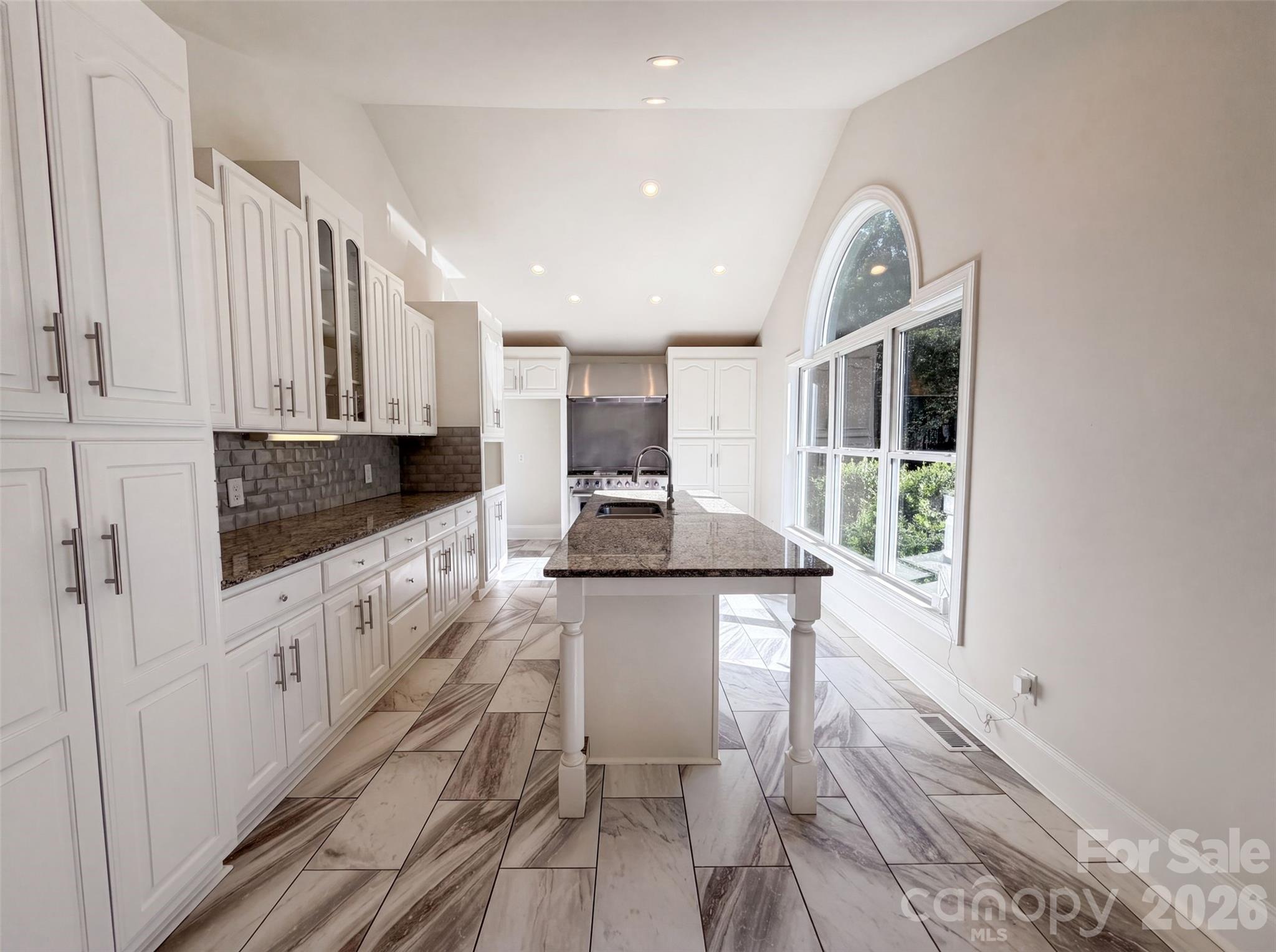 502 Live Oaks Court