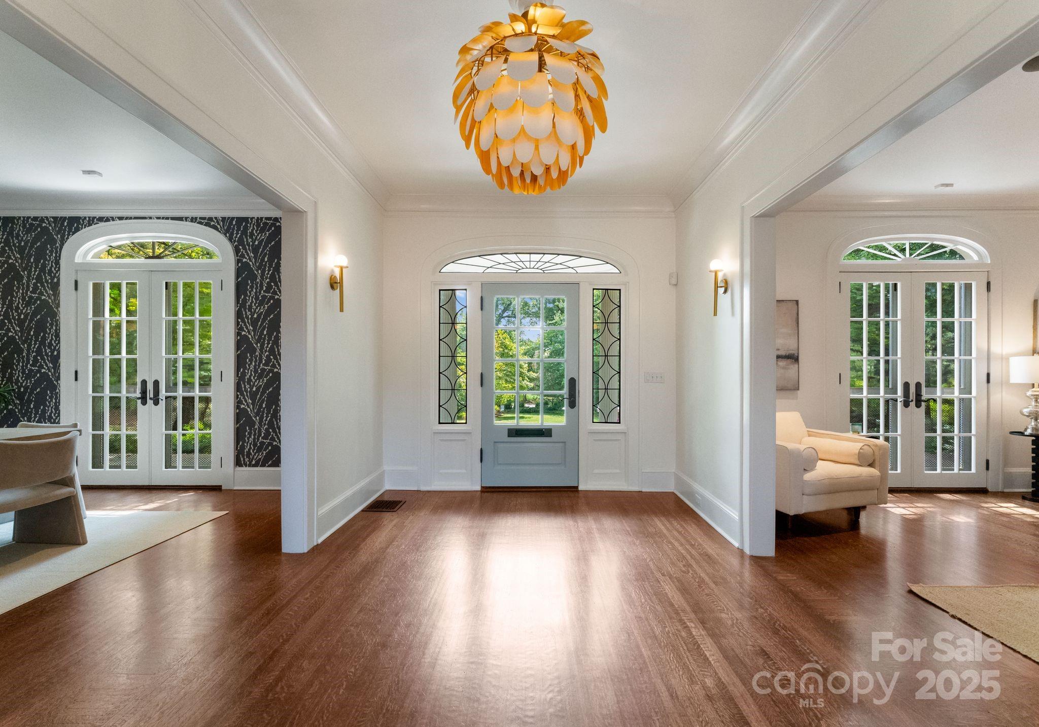 1137 Queens Road W