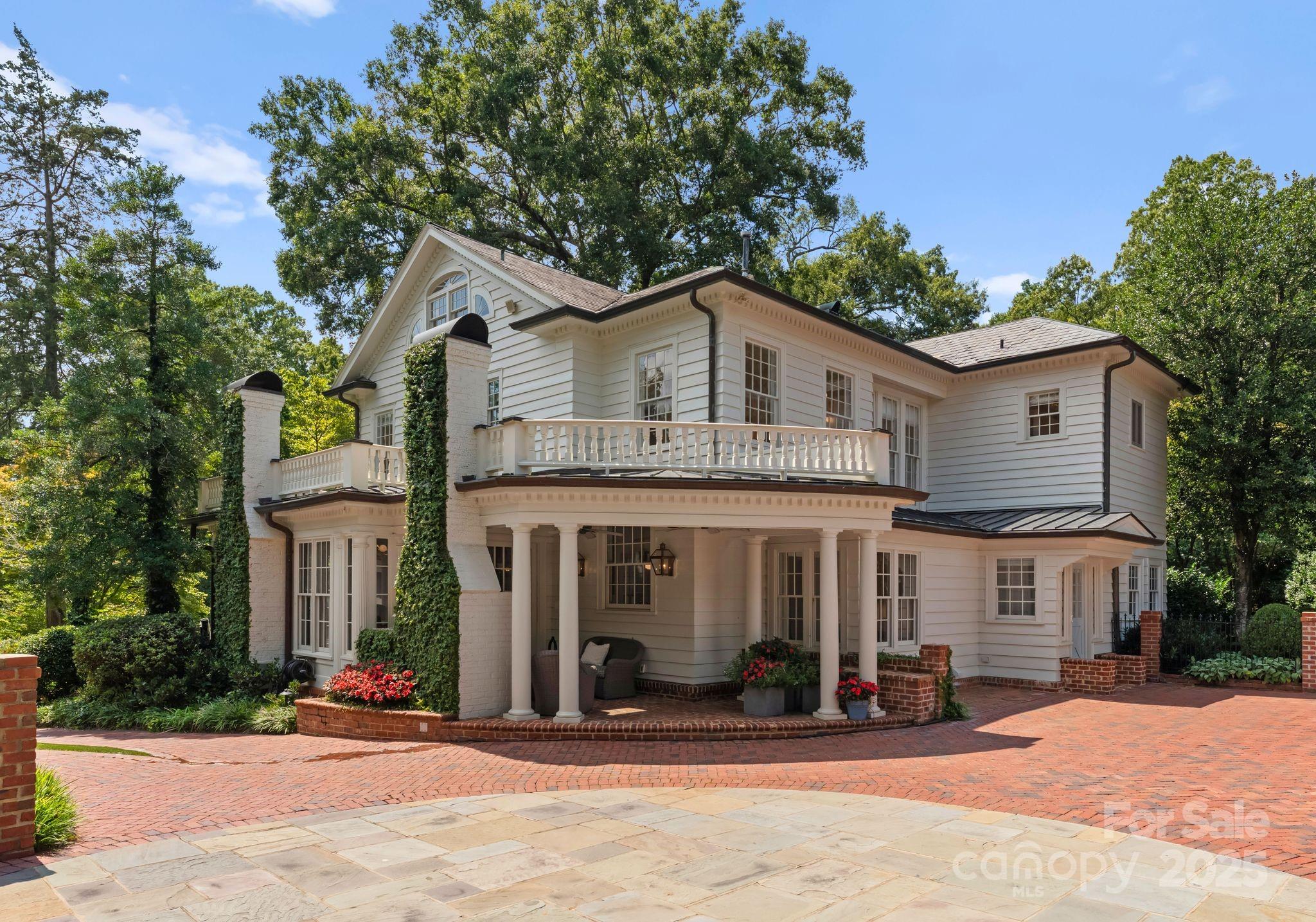 1137 Queens Road W