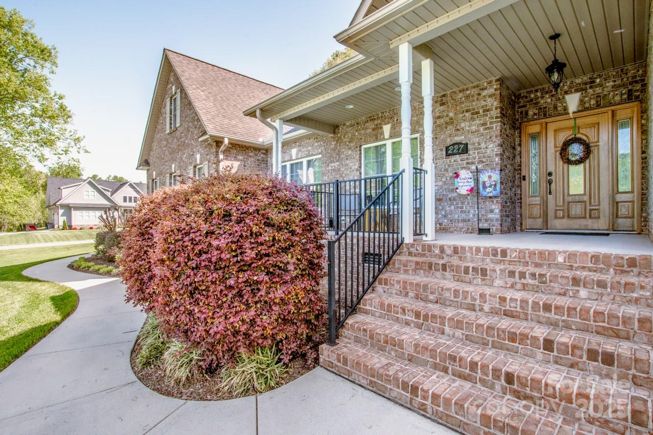 227 Donsdale Drive