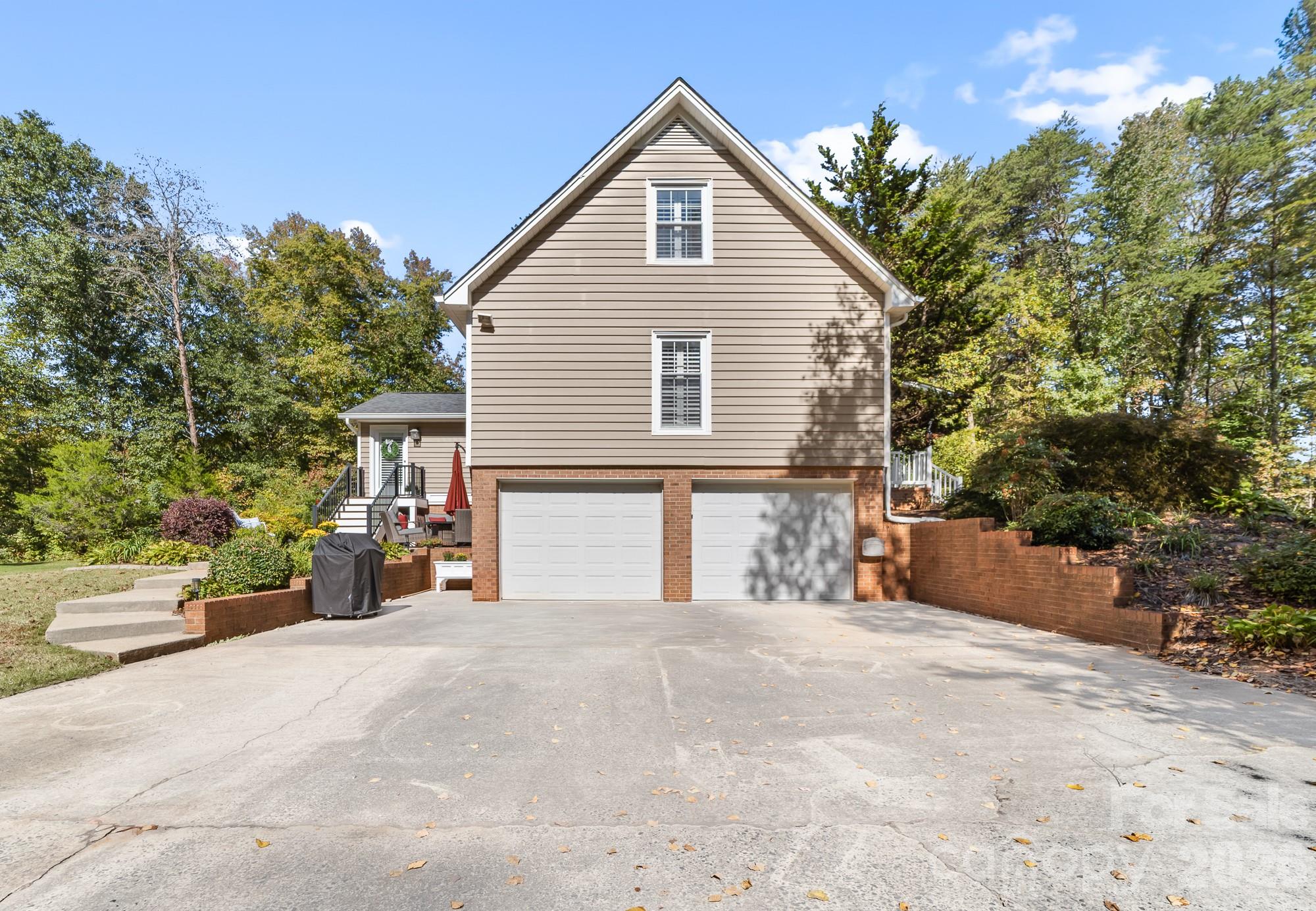 5020 Mandy Lane