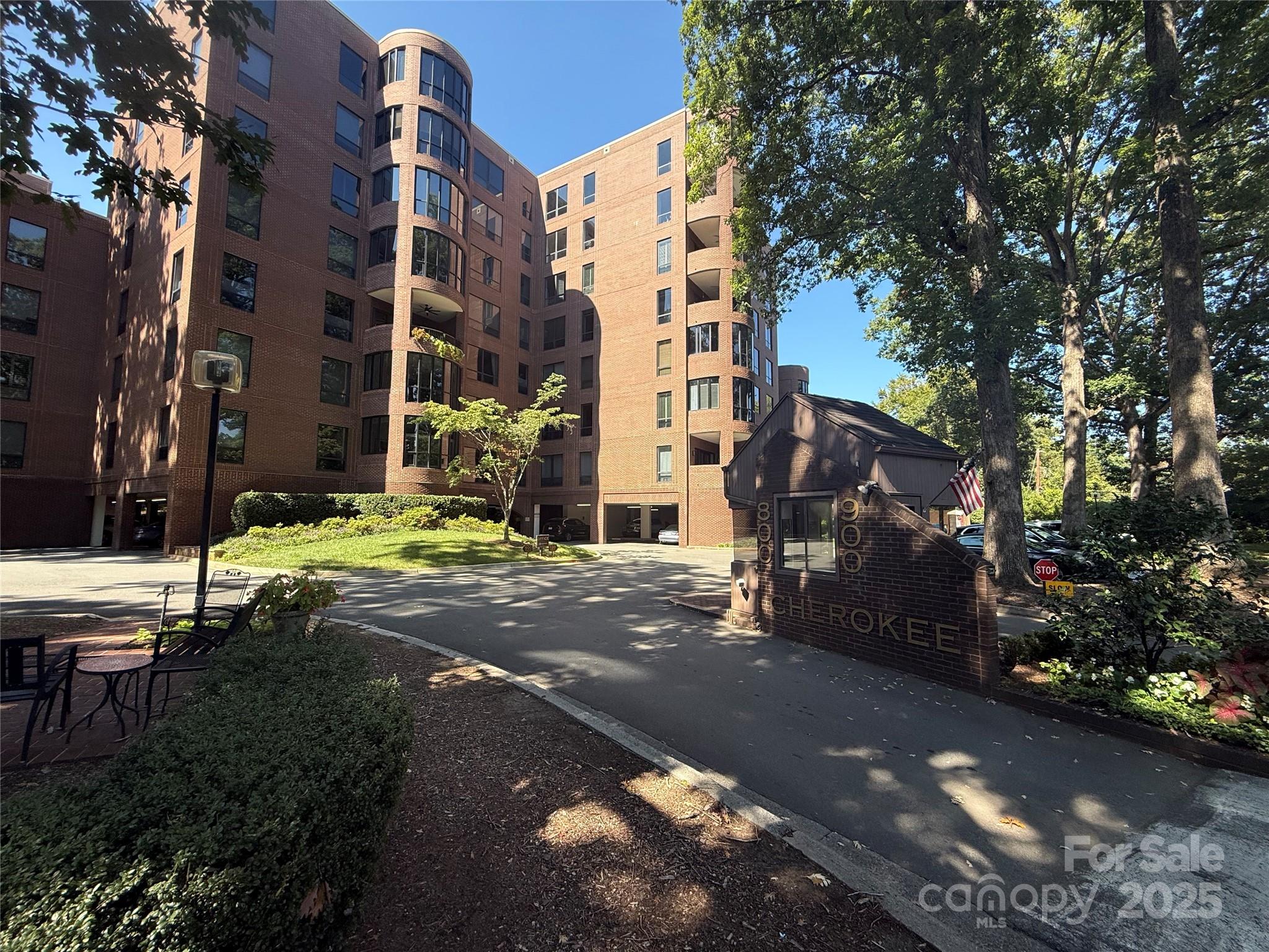 856 Cherokee Road
