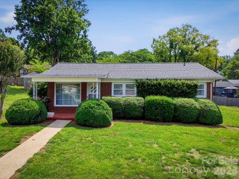 Photo of 132 Starmount Circle #85-88, Morganton, NC 28655 (MLS # 4385907)
