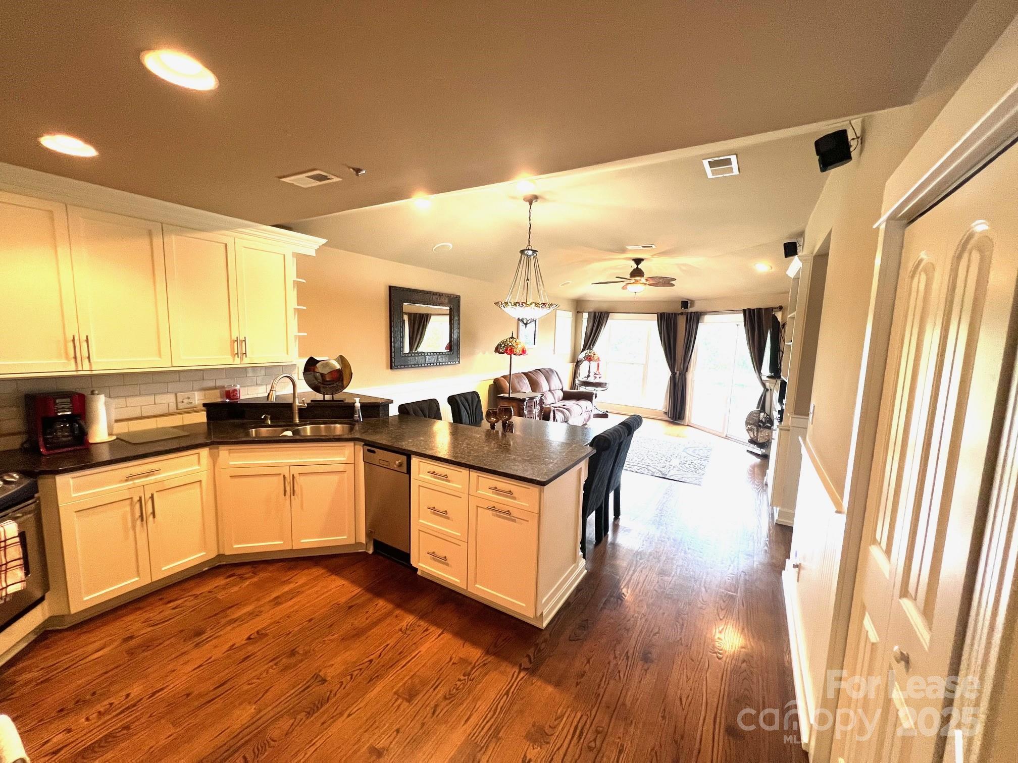 Cornelius, North Carolina 28031, United States, 2 Bedrooms Bedrooms, ,2 BathroomsBathrooms,Residential,Active,124096