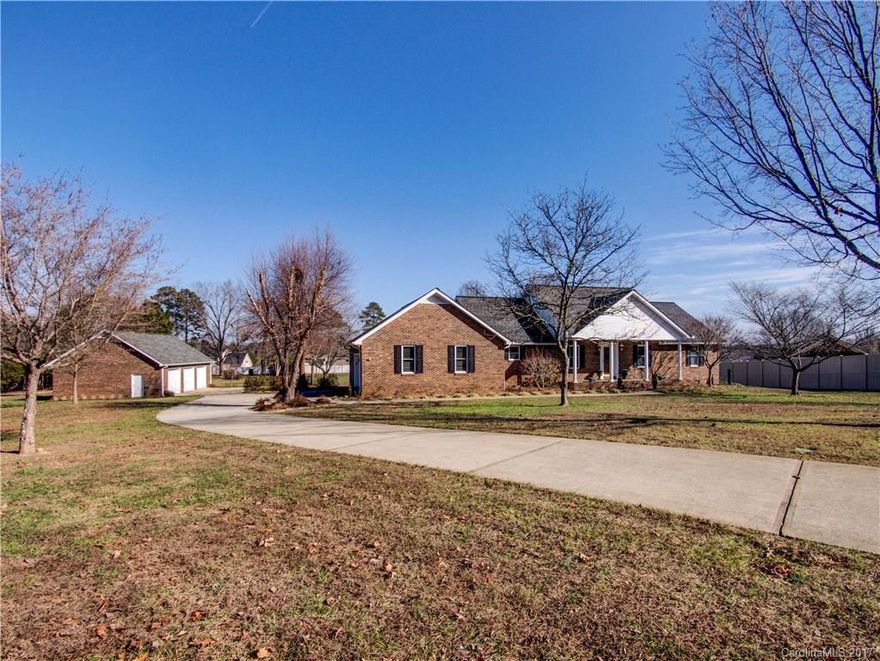 Spectacular all brick Ranch home sitting on almost 2 acres of land in desirable Mooresville,with a 5 car garage!Cul-de-sac location in Serene Lake,features huge yard,detached garage/workshop,back deck.Stone porch entrance welcomes you into foyer w/hardwood floors throughout.Granite kitchen w/tile back splash and stainless appliances.Kitchen sun room overlooks yard.Stone fireplace in living rm w/vaulted ceilings and walkout to deck.Hardwood floors in dining rm and extra wide hallways.Call today!!