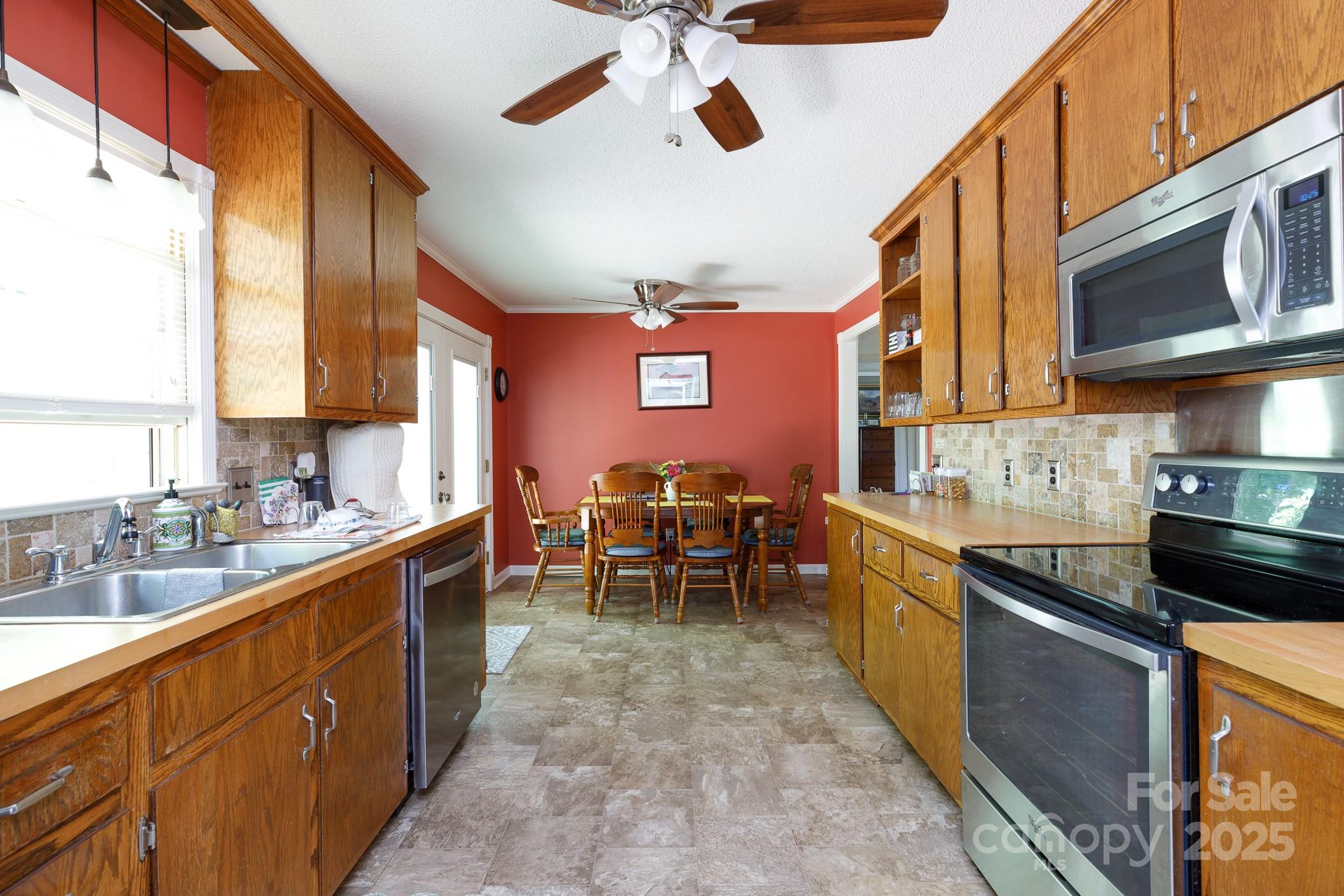 1371 Hawks Nest Road