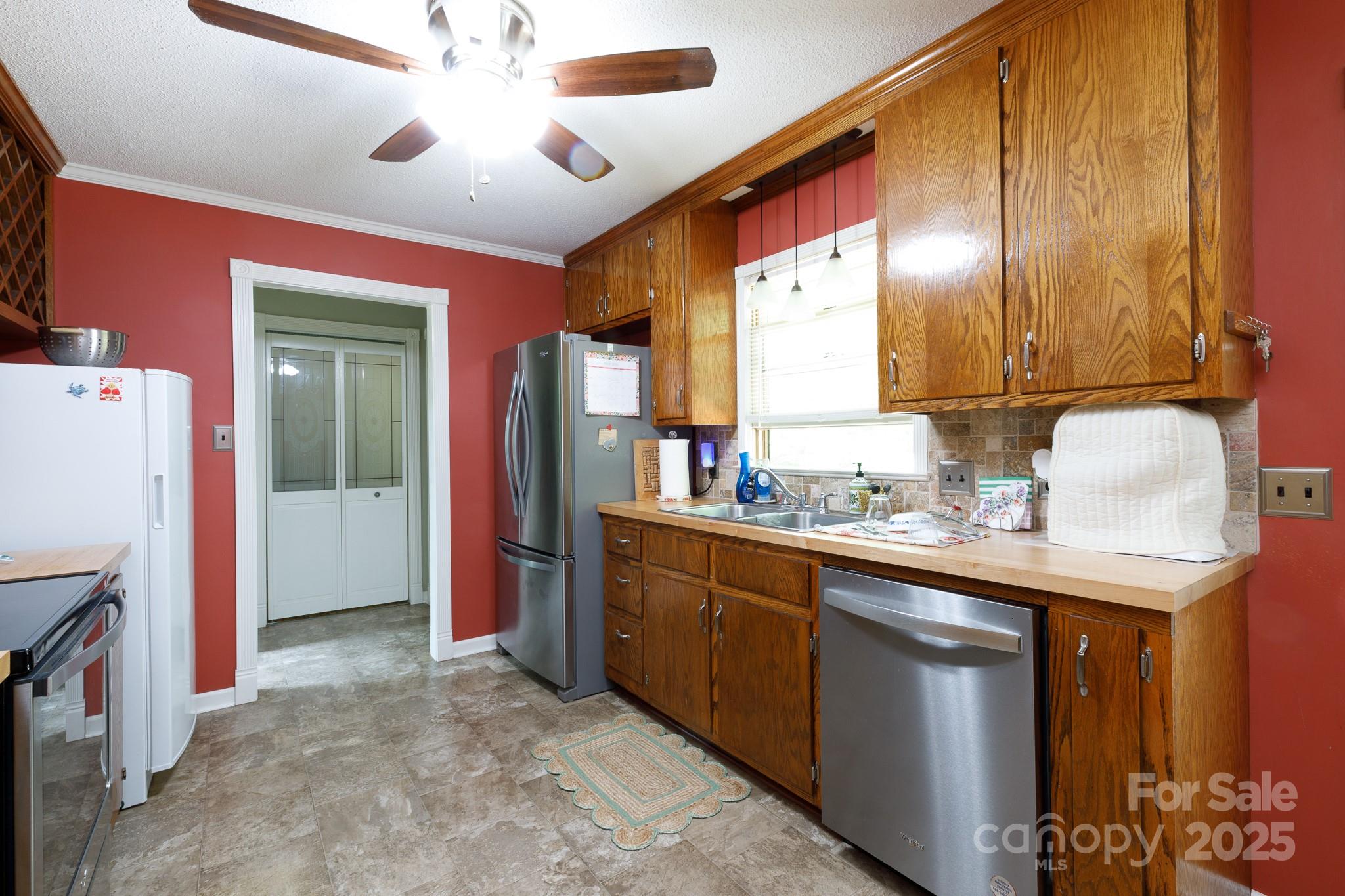 1371 Hawks Nest Road