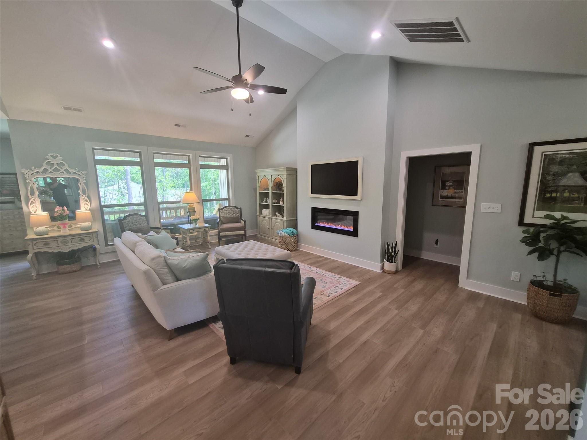 111 Lakefront Drive