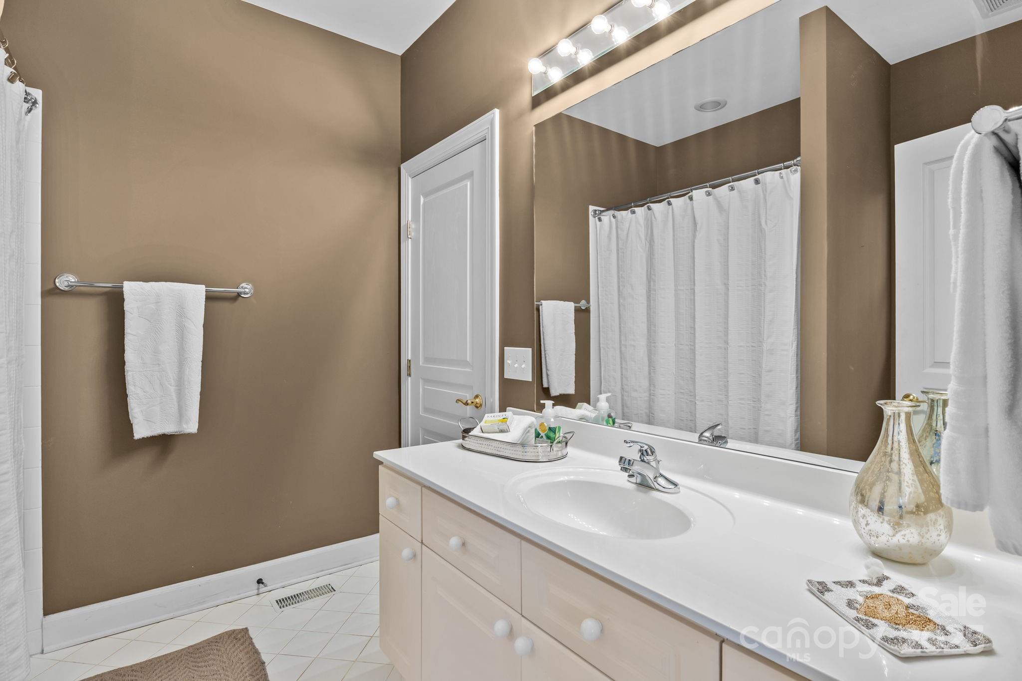 The Peninsula - Residential