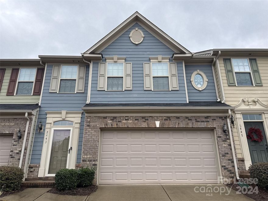 Terrific townhouse in desirable Bryant Park! Minutes from everything Charlotte has to offer.
Open floor plan downstairs with white kitchen cabinets, granite counters, ss appls and hardwoods throughout main floor. Primary has a trey ceiling, custom closet, dual sinks and a huge tub! Patio space out back and update lighting are other features of this great unit! Please note Renter's Insurance is required. Pet fee is per pet that does not exceed 35 lbs. (no cats)