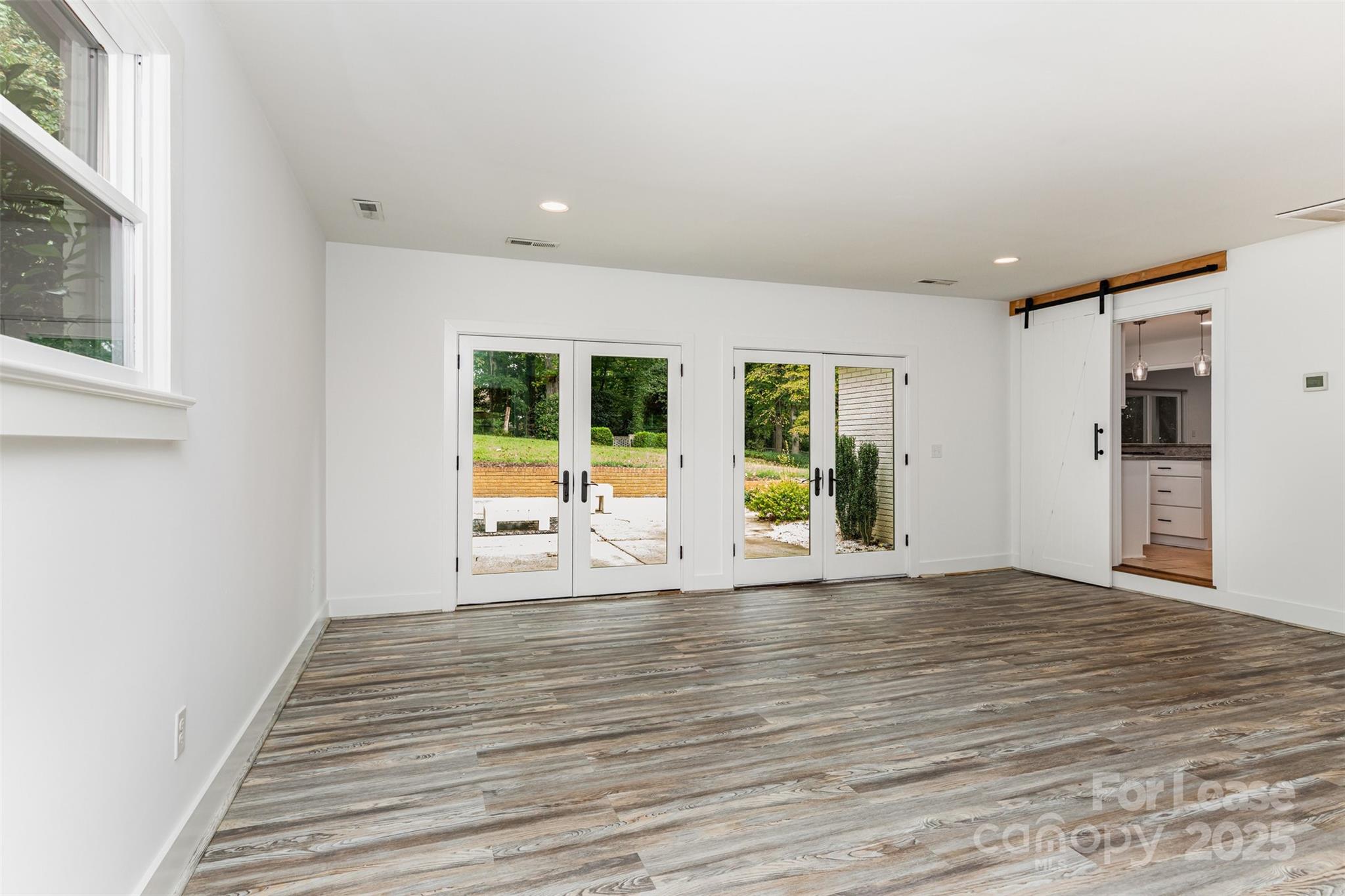 Charlotte, North Carolina 28226, United States, 4 Bedrooms Bedrooms, ,2 BathroomsBathrooms,Residential,Active,220008